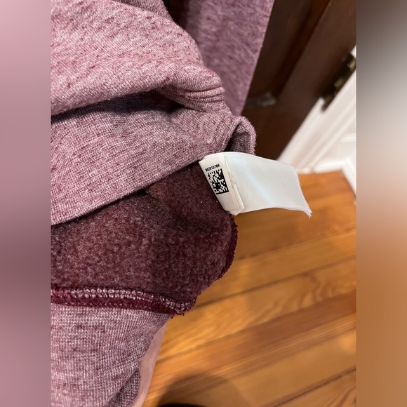 North Face Bundle: Long Sleeve Zip Hoodie & Heritage Patch Crewneck Sweatshirt - Picture 4 of 10